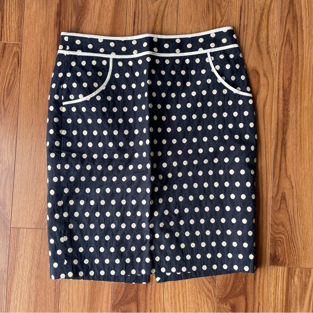 THE LIMITED pencil skirt - navy. * please see seem tear on back of skirt